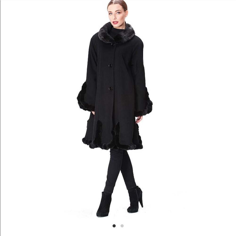 Stunning Belle Fare Cashmere Coat with Mink Trim❣️